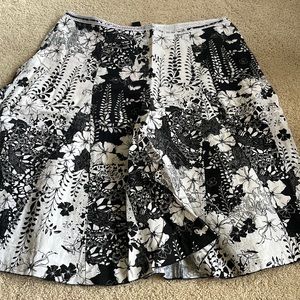 Skirt with flower print